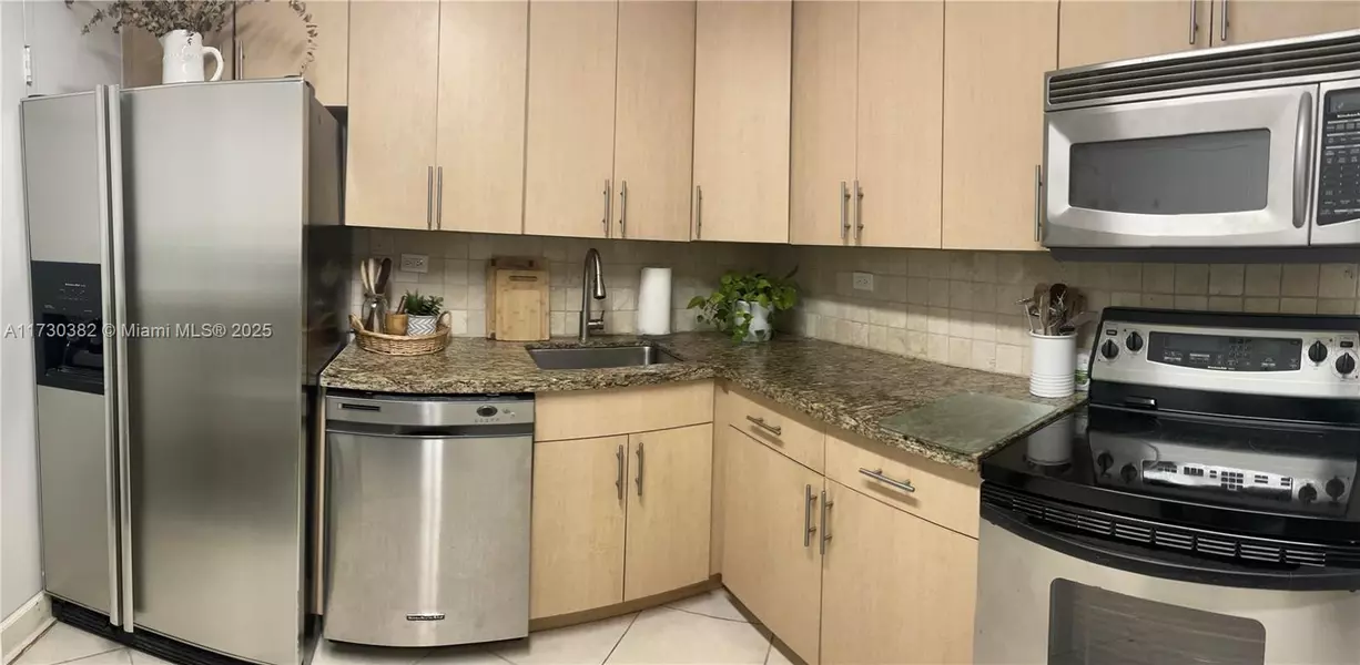 5555 Collins Ave #6T, Miami Beach, FL 33140