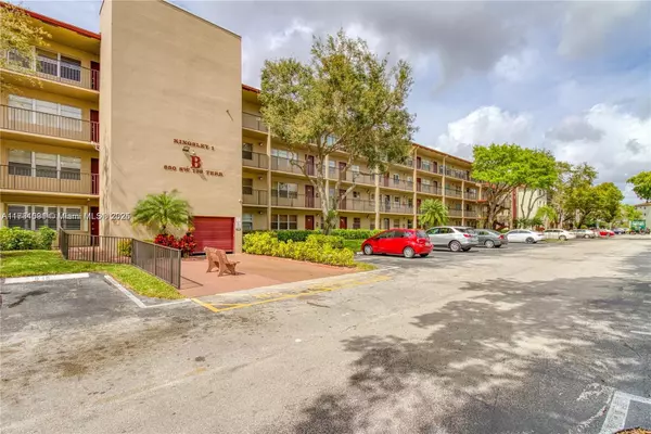 850 SW 133rd Ter #217B, Pembroke Pines, FL 33027