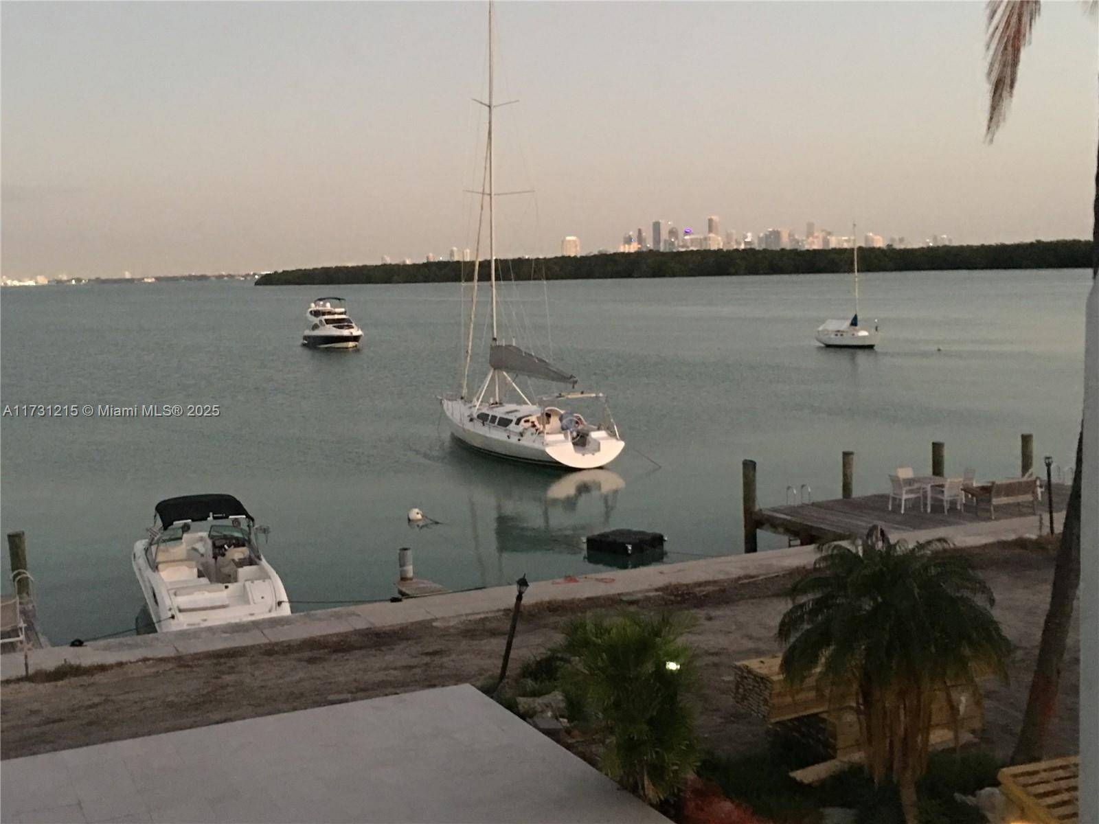 Key Biscayne, FL 33149,166 Harbor Dr #15C