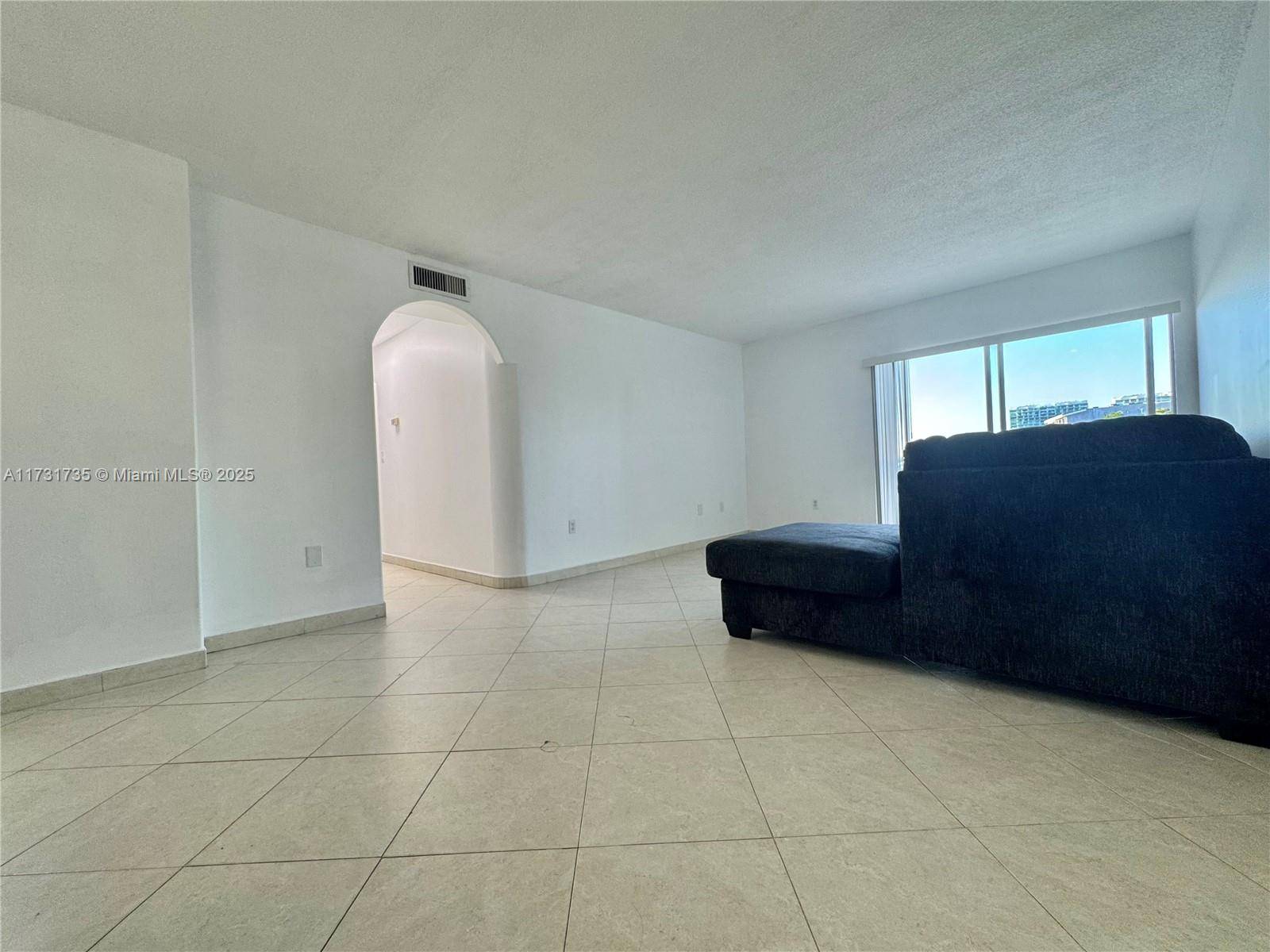 Sunny Isles Beach, FL 33160,400 Kings Point Dr #411