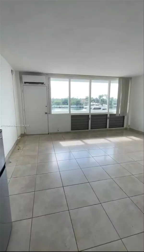 Miami Beach, FL 33141,6484 Indian Creek #230