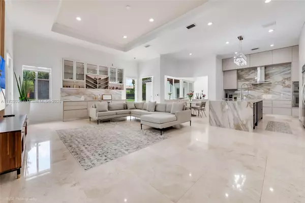 Pinecrest, FL 33156,7780 SW 110th St