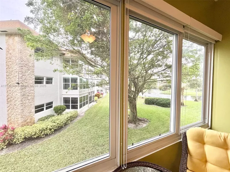 4806 NW 36th St #501, Lauderdale Lakes, FL 33319