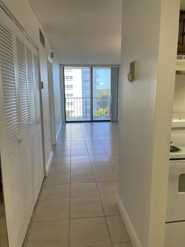 North Miami Beach, FL 33162,16751 NE 9th Ave #510