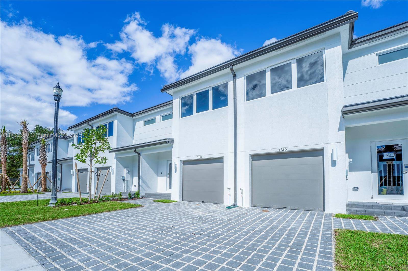 Pembroke Park, FL 33023,5125 SW 37 ST #5125
