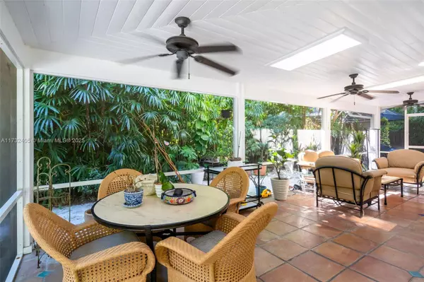 Coconut Grove, FL 33133,3613 Royal Palm Ave