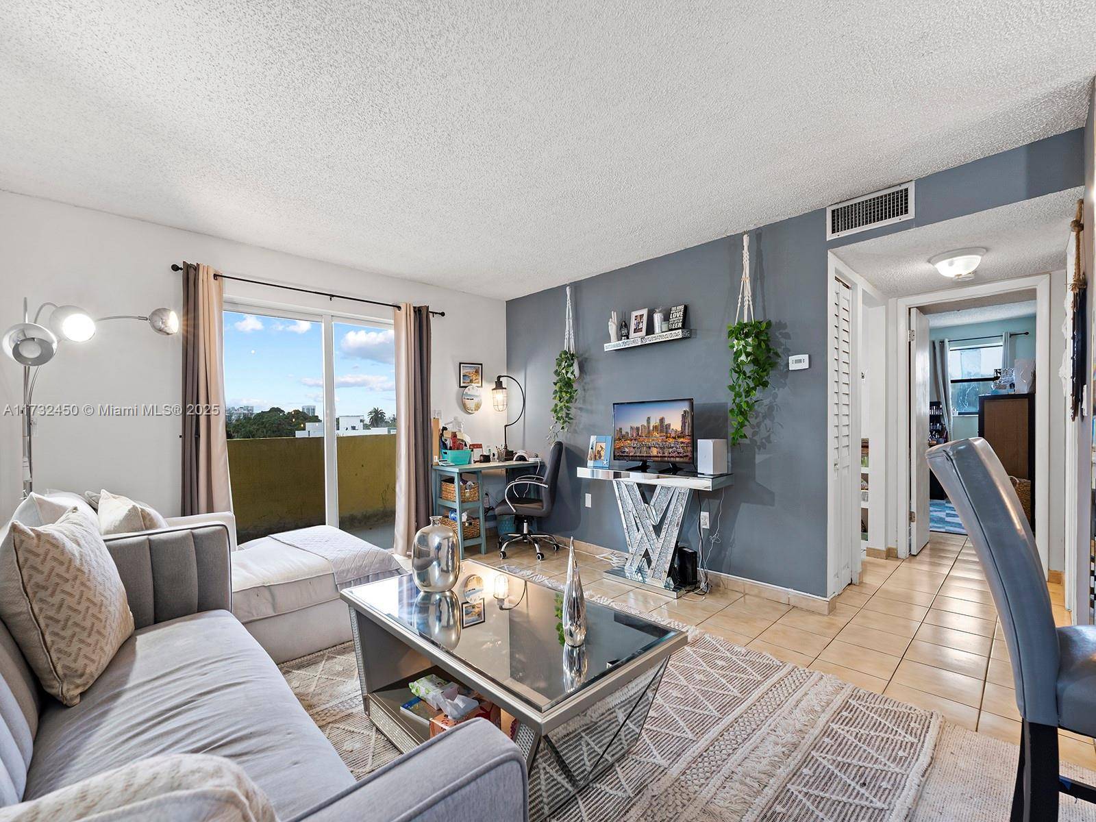Miami Beach, FL 33139,1334 Collins Ave #504