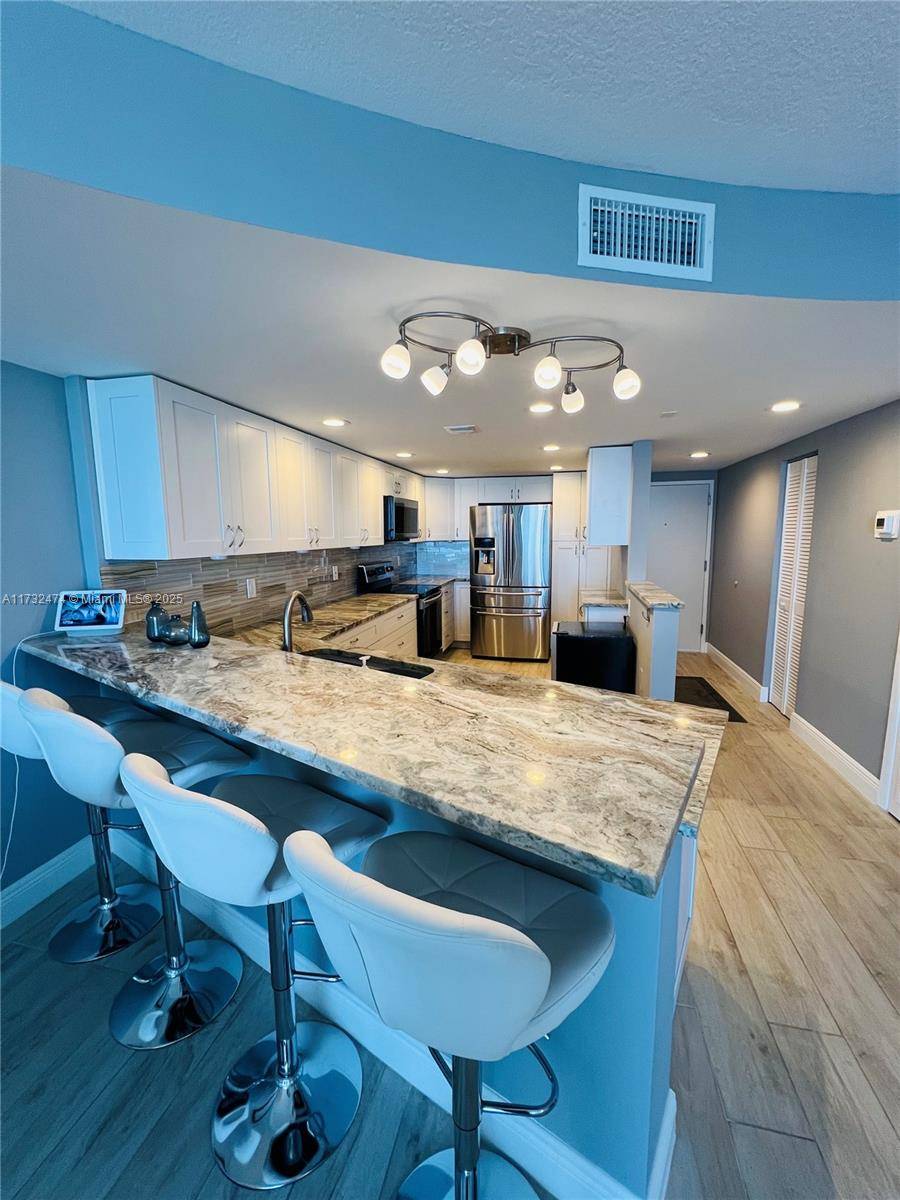 Hollywood, FL 33019,2301 S Ocean Dr #2408