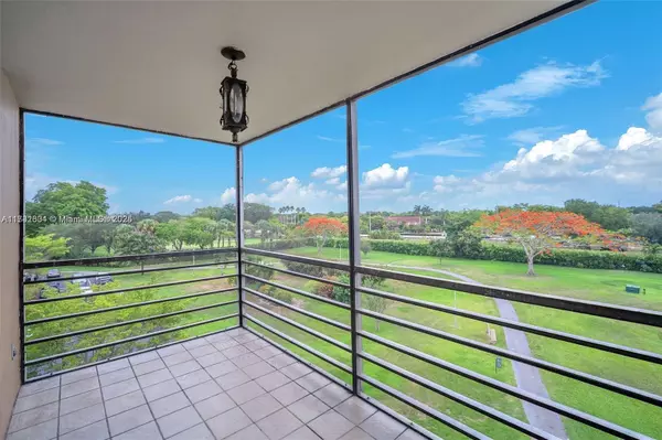 Pembroke Pines, FL 33026,1200 Saint Charles Pl #419