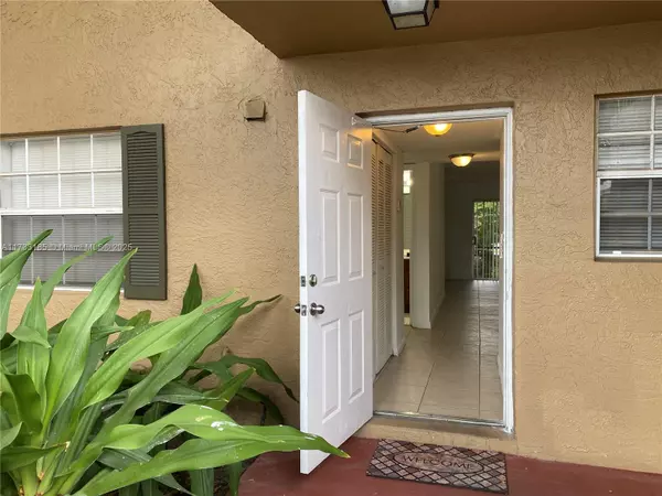 10425 NW 8th St #103, Pembroke Pines, FL 33026