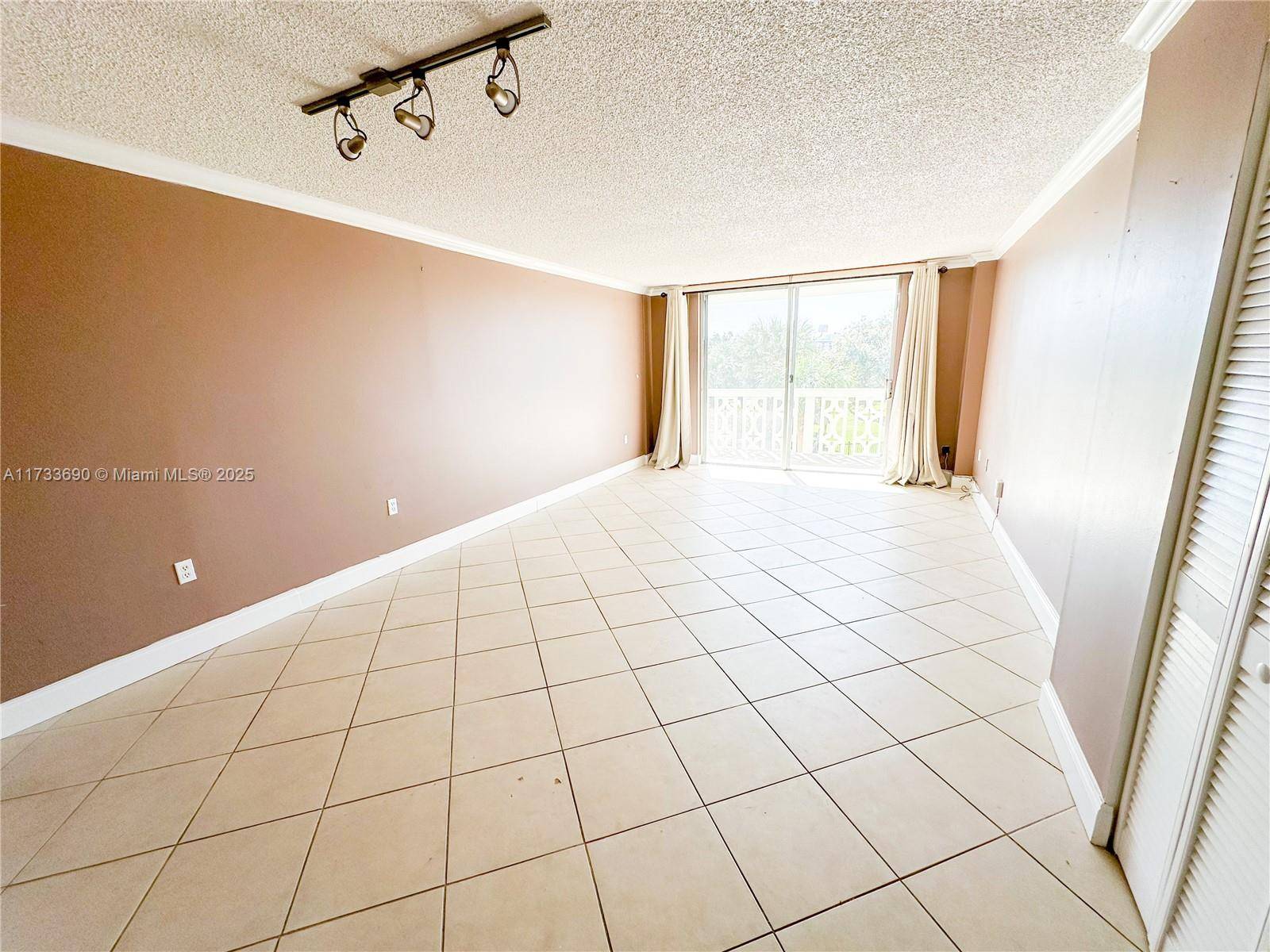 North Miami, FL 33181,13155 Ixora Ct #302