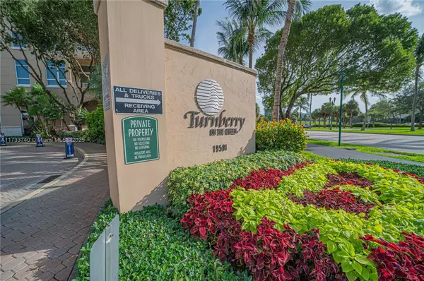 Aventura, FL 33180,19501 W Country Club Dr #2201