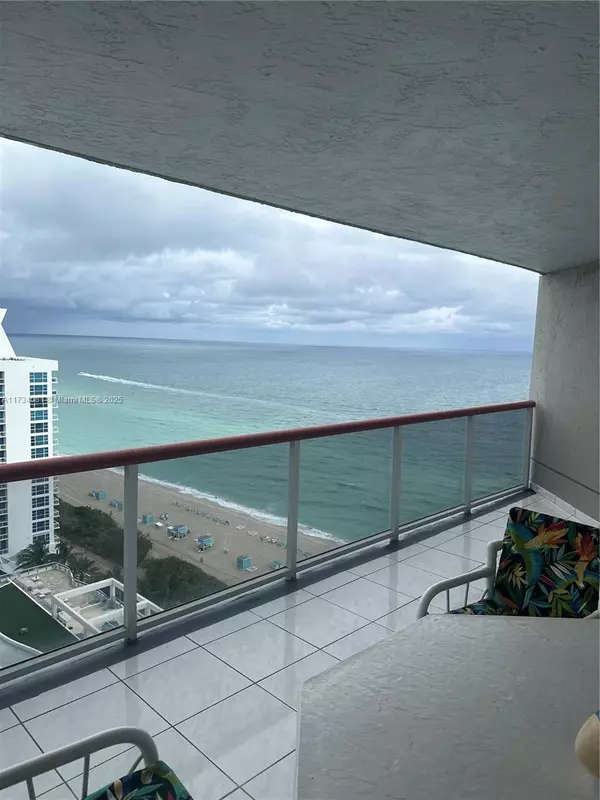 Miami Beach, FL 33141,6767 Collins Ave #2105