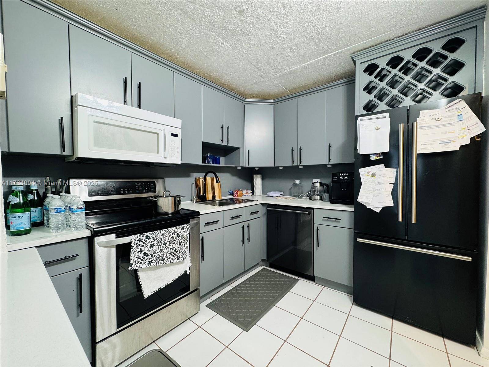 North Miami Beach, FL 33160,16950 W Dixie Hwy #a429