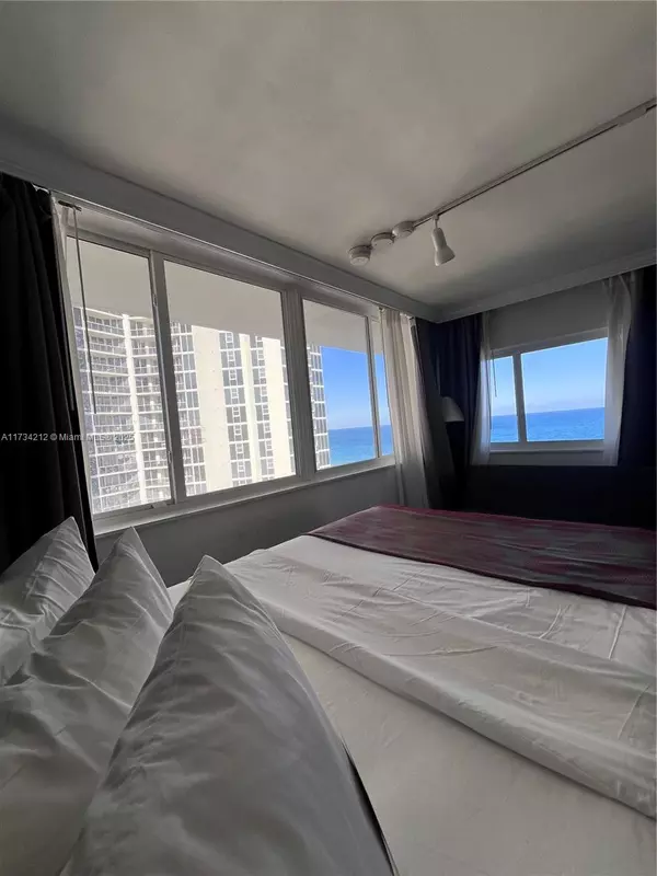 Sunny Isles Beach, FL 33160,19201 Collins Ave #1126