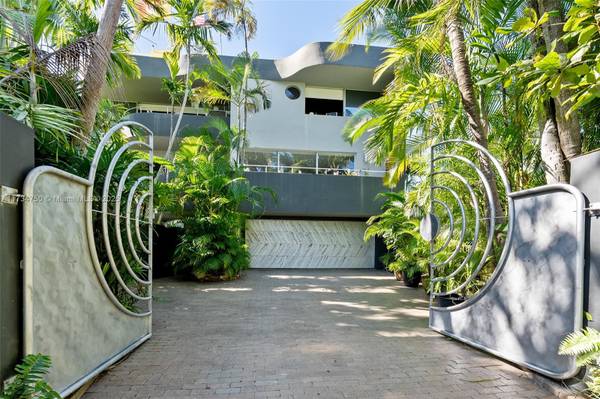 3520 Fair Isle St,  Coconut Grove,  FL 33133