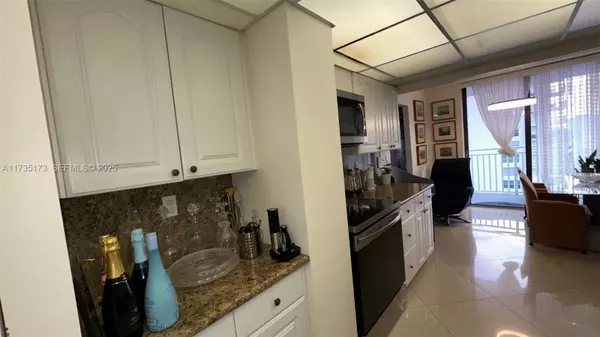 Sunny Isles Beach, FL 33160,210 174th St #1909