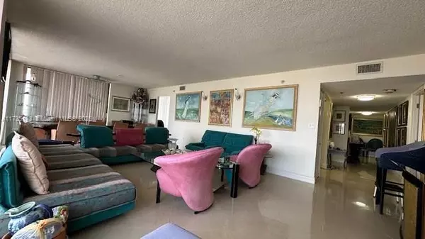 Sunny Isles Beach, FL 33160,210 174th St #1909