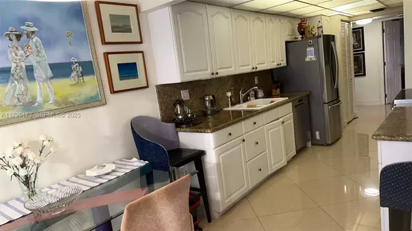 Sunny Isles Beach, FL 33160,210 174th St #1909