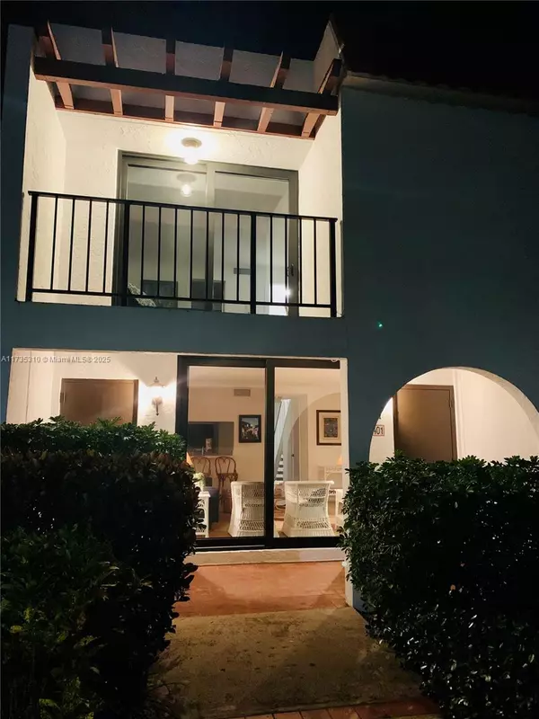 Key Biscayne, FL 33149,350 Grapetree Drive #401