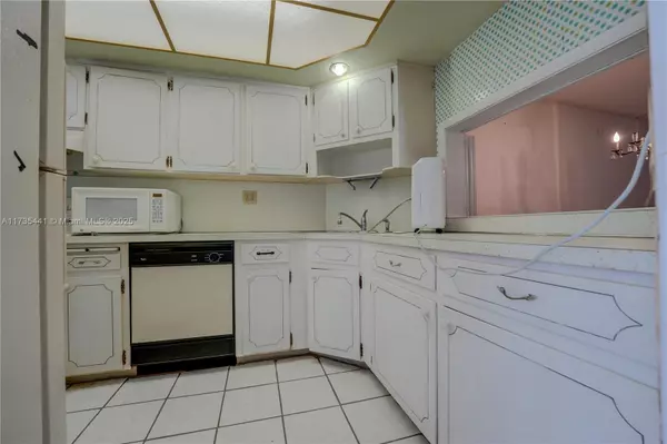 Fort Lauderdale, FL 33315,900 SW 12th St #103