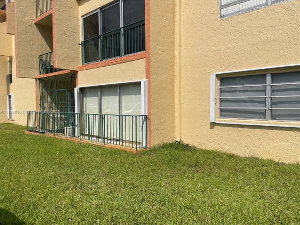 1975 W 44th Pl #106, Hialeah, FL 33012