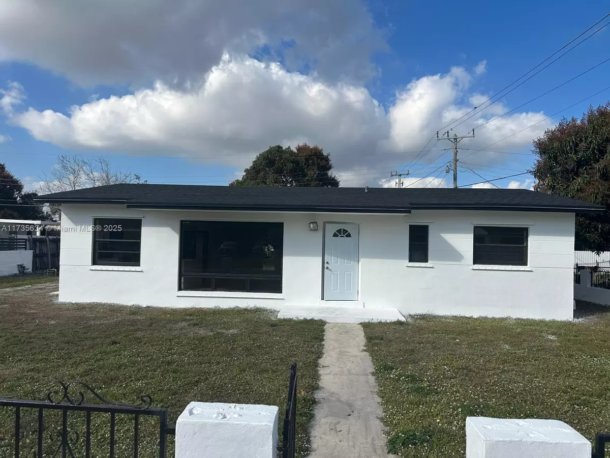 Miami Gardens, FL 33055,3901 NW 168th St