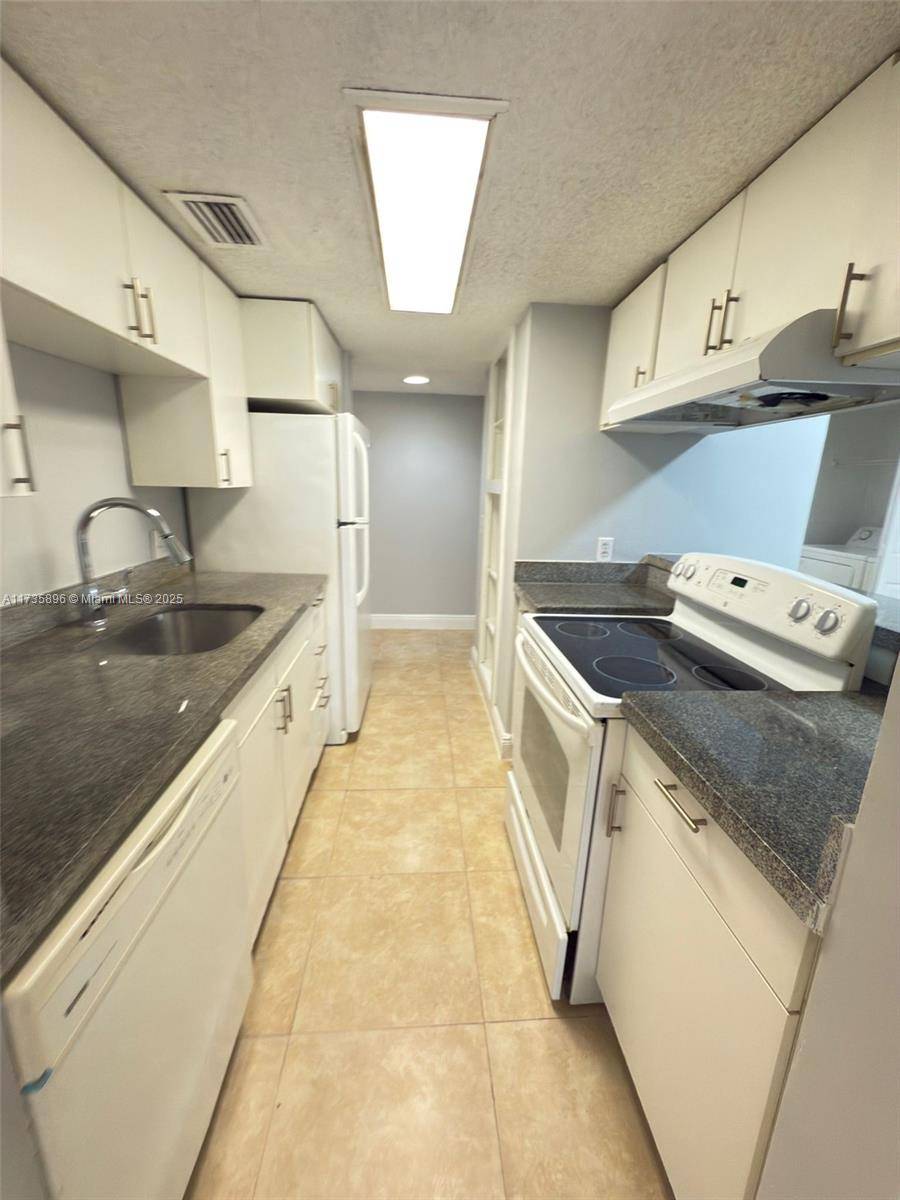 Pompano Beach, FL 33069,4521 W Mcnab Rd #11