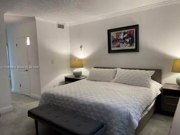 Sunny Isles Beach, FL 33160,19390 Collins Ave #219