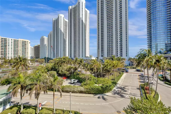 Sunny Isles Beach, FL 33160,100 Bayview Dr #406