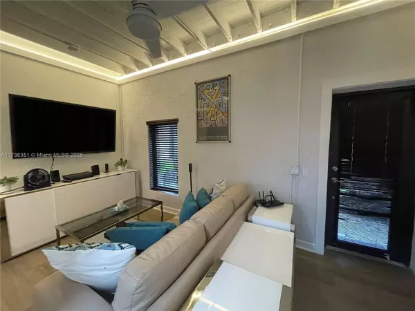 Coral Gables, FL 33134,1301 MILAN AVE #5