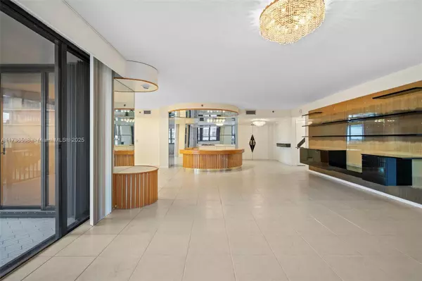 Bal Harbour, FL 33154,10175 Collins Ave #306