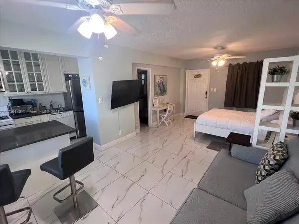 Hollywood, FL 33019,321 Wilson St #A203