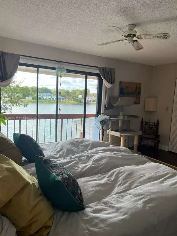 Hollywood, FL 33021,3090 Bermwood Ln #239