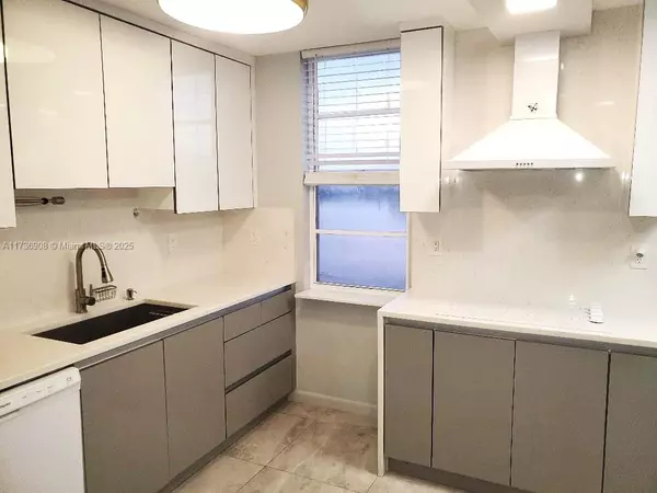 Sunny Isles Beach, FL 33160,301 174th St #514