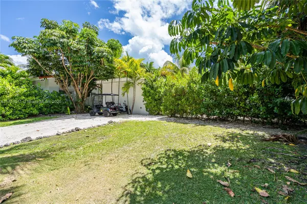 Key Biscayne, FL 33149,385 Harbor Ct