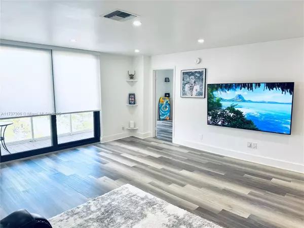 North Miami, FL 33181,13499 Biscayne Blvd #PH1705