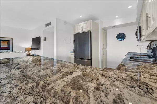 Hallandale Beach, FL 33009,200 Diplomat Pkwy #729