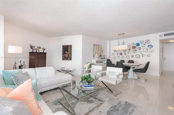 Hollywood, FL 33019,3725 S Ocean Dr #1221