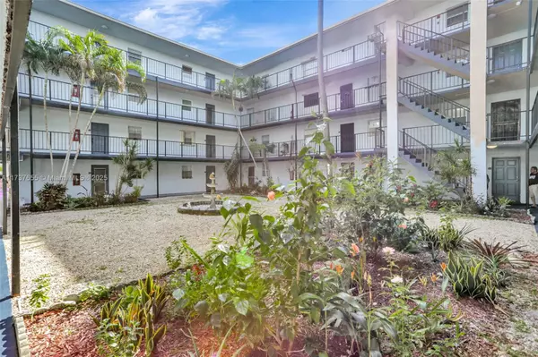Lauderdale Lakes, FL 33311,2860 Somerset Dr #409K