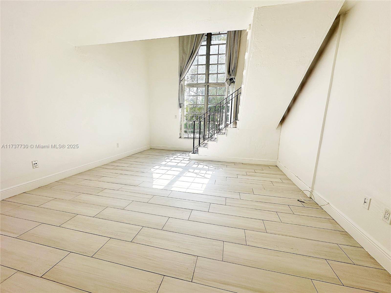 Miami, FL 33176,10901 N Kendall Dr #211