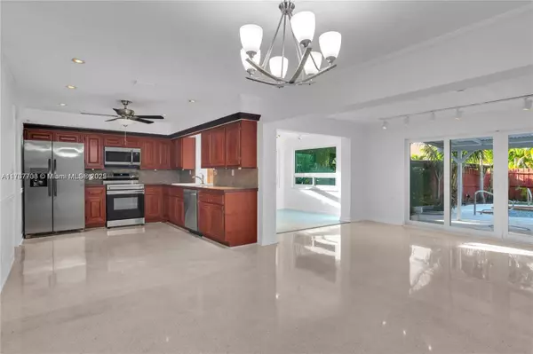 Dania Beach, FL 33004,617 NE 2nd Pl