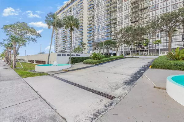 600 NE 36th St #414, Miami, FL 33137
