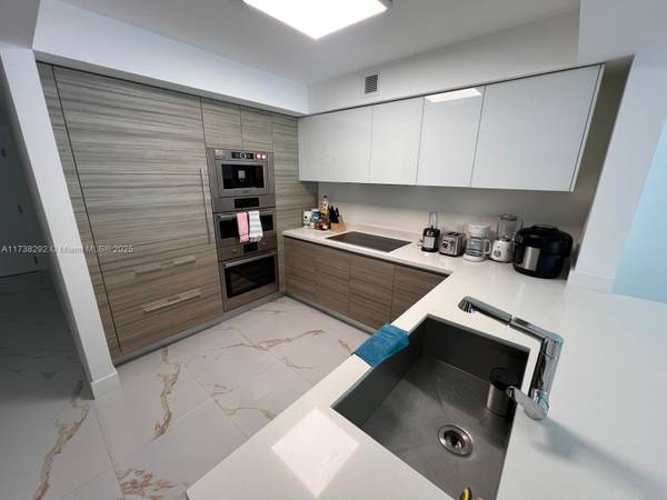 300 Sunny Isles Blvd #4-1504, Sunny Isles Beach, FL 33160