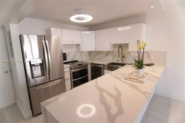 Miami Beach, FL 33139,401 Ocean Dr #724