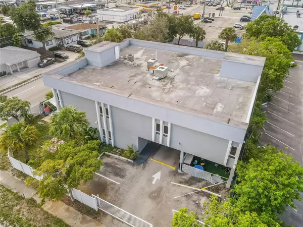 Hollywood, FL 33020,2751 Van Buren St