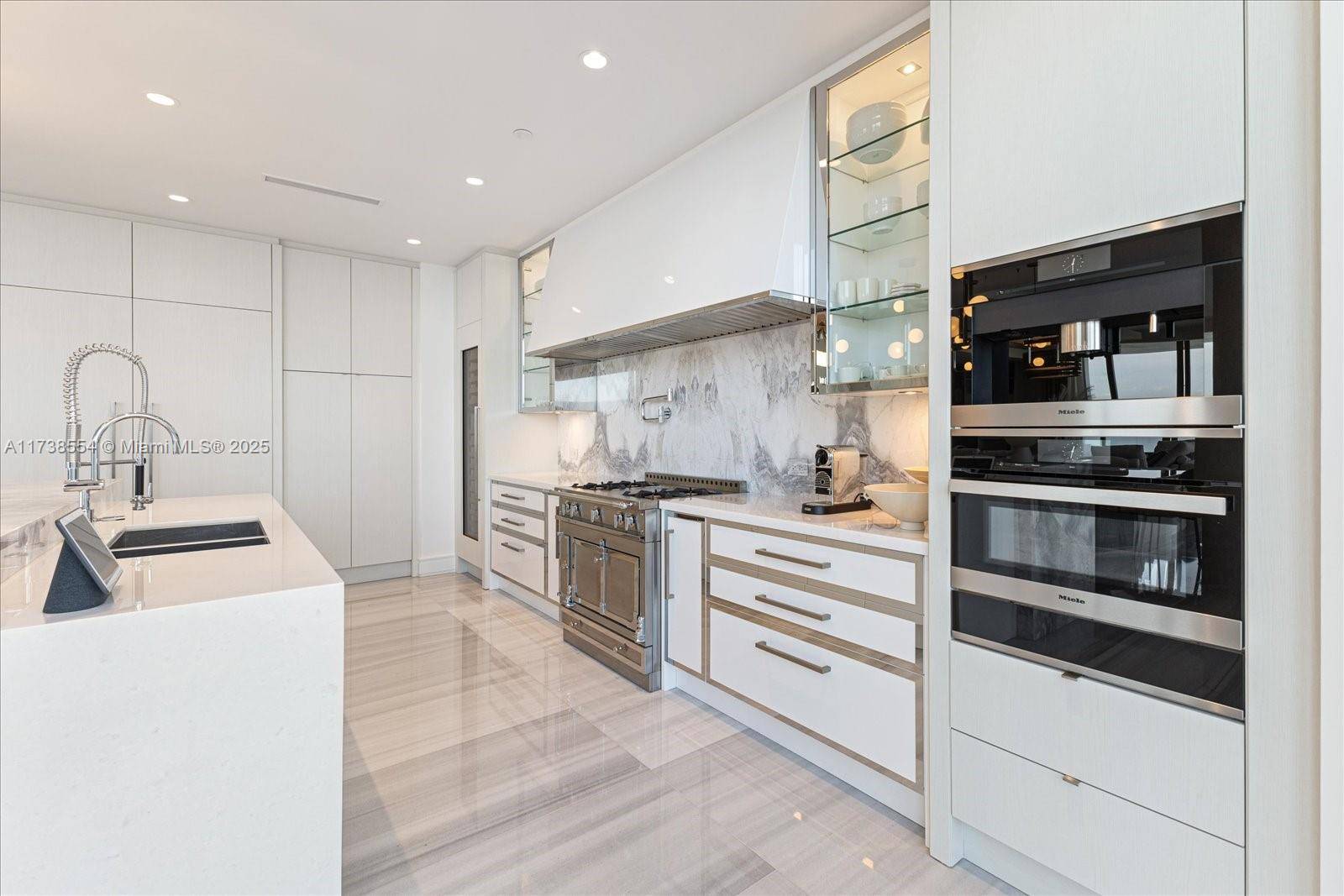 Sunny Isles Beach, FL 33160,17901 Collins Ave #701