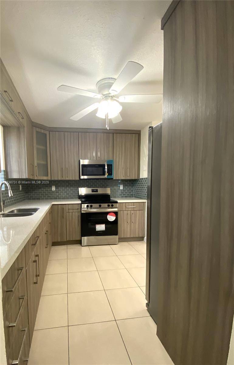 Hollywood, FL 33024,6489 Pierce St