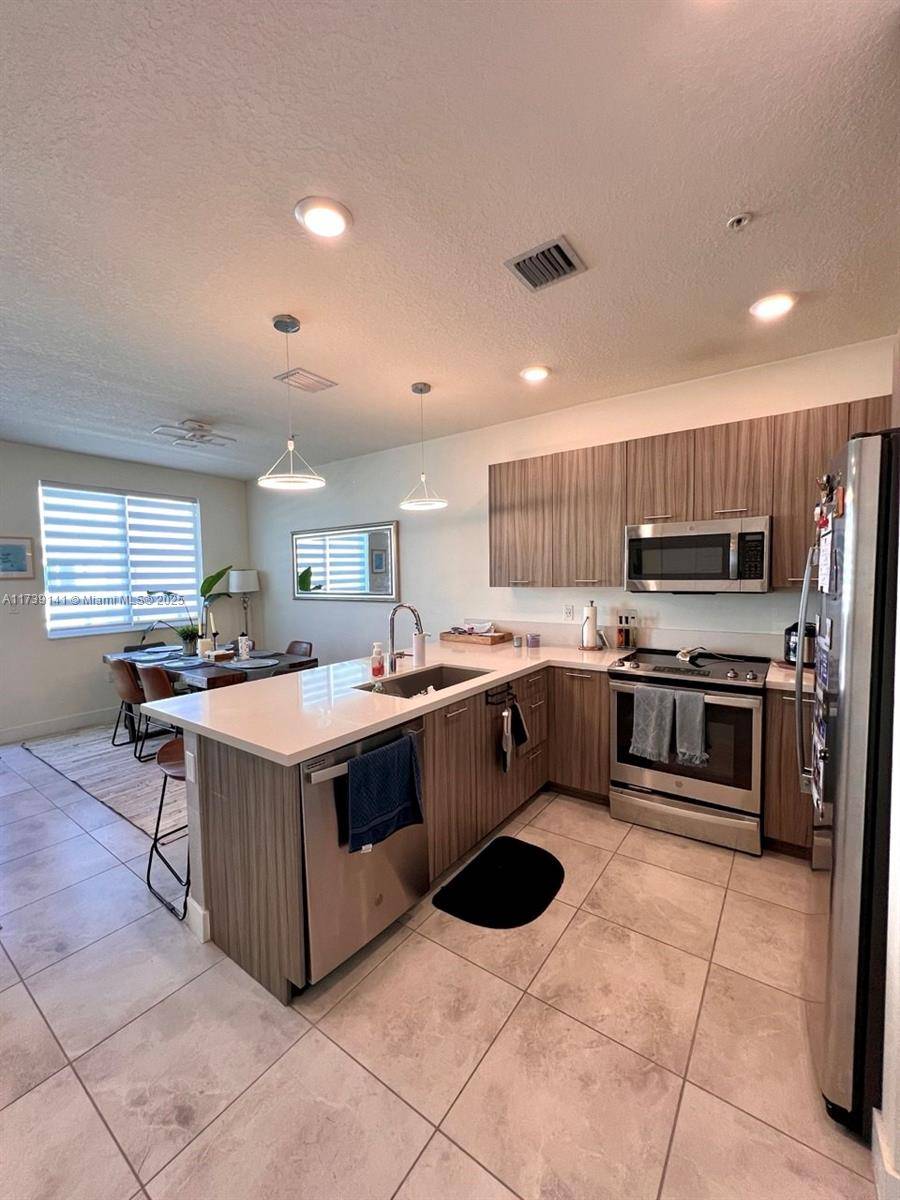 Doral, FL 33178,6420 NW 102nd Path #304