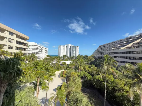 Key Biscayne, FL 33149,170 Ocean Lane Dr #605